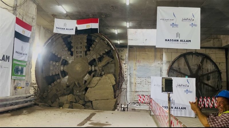 وصول ماكينة الحفر