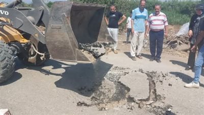 هبوط أرضي بطريق الأحراز في شبين القناطر.. وتحرك فوري من المحافظة 