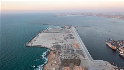 معدلات تنفيذ مشروع إنشاء محطة حاويات عالمية برصيف 100 بميناء الدخيلة