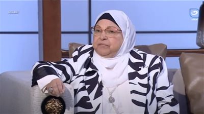 «فرضٌ لا سُنّة».. سعاد صالح تثير الجدل بشأن ارتداء الحجاب | فيديو