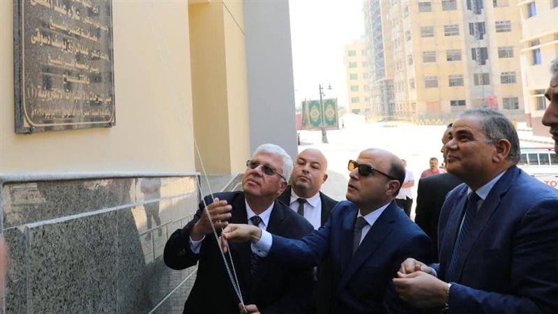 أثناء افتتاح عدد
