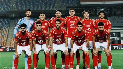 كثرة النجوم في الأهلي نعمة أم نقمة؟.. هاني حتحوت يجيب 