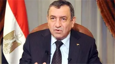 عصام شرف: قيمة الأشياء المادية تتبدل تمامًا عندما ترتبط بالوطن 