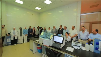 رئيس جامعة كفر الشيخ يتفقد عددًا من المعامل والمراكز المتخصصة بكلية الطب 
