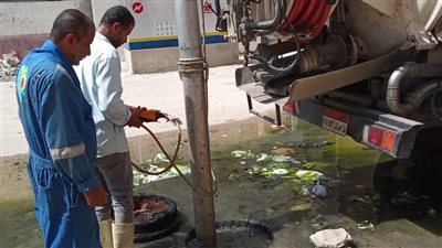 رئيس مياه القناة: نكثف أعمال تطهير شبكات الصرف الصحي بمساكن مبارك