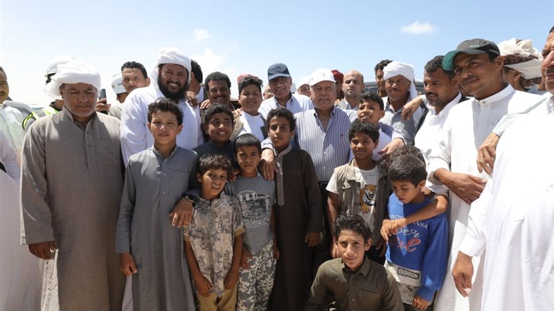 صورة تذكارية مع وزير