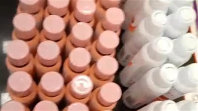 ضبط راكب حاول تهريب اكثر من 600 عبوة من مستلزمات الأسنان بمطار سفنكس