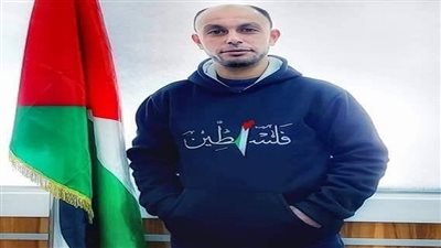 صحفي فلسطيني: قررت مقايضة «كاميرتي» بشوال دقيق لإنقاذ أطفالي من الجوع | فيديو
