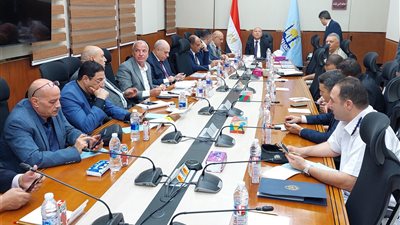 محافظ القاهرة يتابع سير انتخابات الشيوخ من غرفة العمليات المركزية          