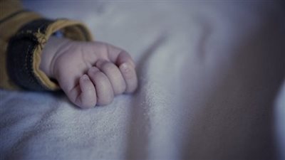 النيابة تحبس زوجان لتخلصهما من طفلهما أمام مسجد باطفيح
