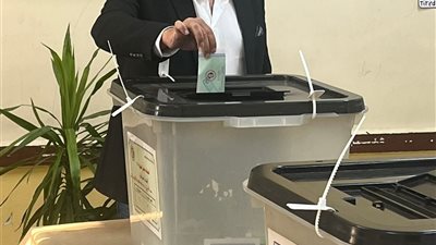 مدحت بركات يدلي بصوته في انتخابات مجلس الشيوخ 2025