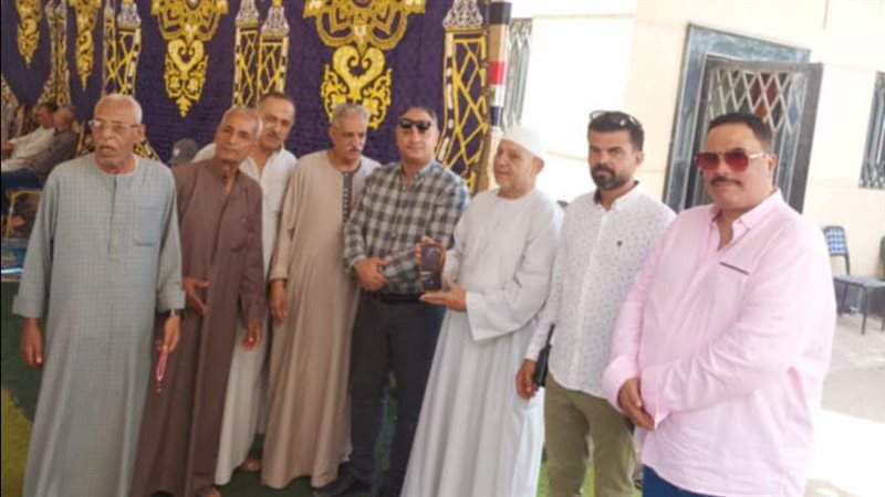 شريف الجعار مع أهالي