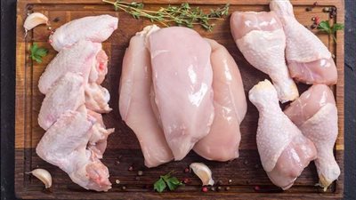 قبل ما تطبخها.. 7 علامات خطيرة تكشف عن الفراخ المريضة