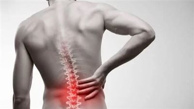 هل تعاني من آلام الظهر المزمنة؟ دراسة تكشف علاج علمي أكثر فعالية من الأدوية