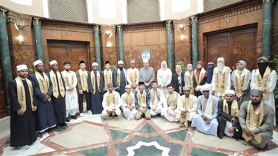 شيخ الأزهر يلتقي طلاب مدرسة 