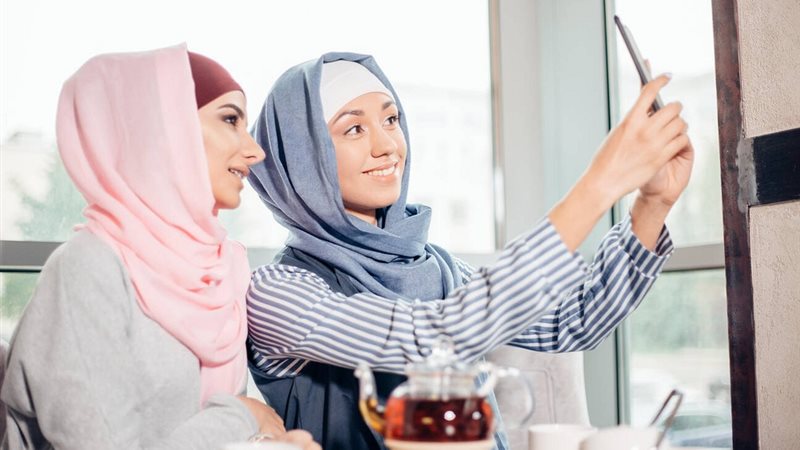 حكم وضع المرأة صورتها