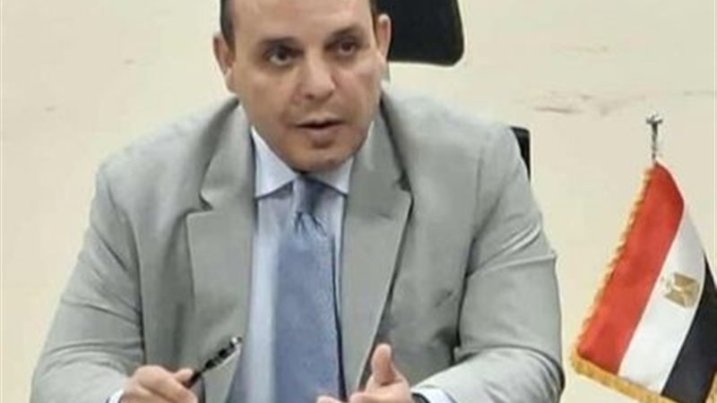 الدكتور عبد العزيز