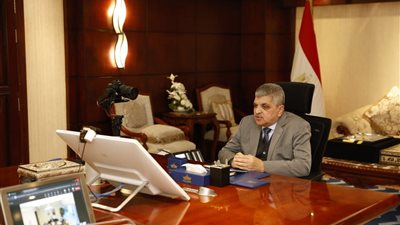 الفريق أسامة ربيع: قناة السويس لم تتوقف عن تقديم خدماتها الملاحية