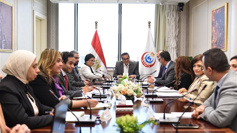 لقاء وزير الصحة مع