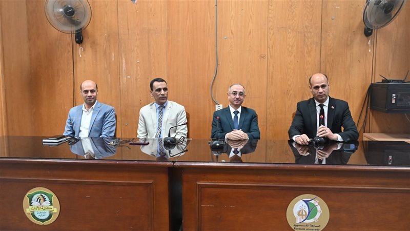 ندوة بكلية الآداب