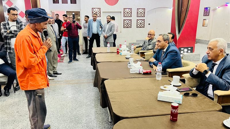 محافظ قنا يشارك في