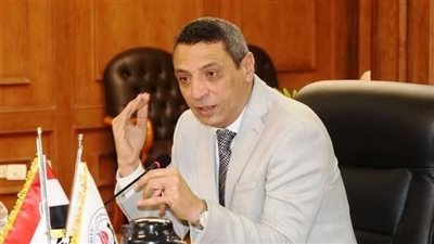محافظ السويس يصدر حركة تنقلات لرؤساء الأحياء وبعض القيادات المحلية