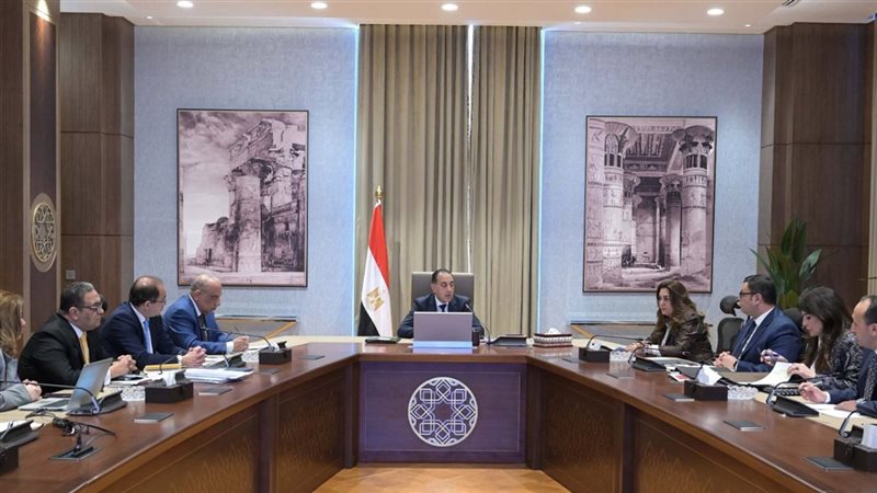 رئيس الوزراء خلال