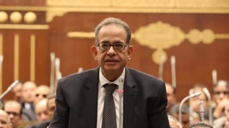 النائب طارق عبدالعزيز،