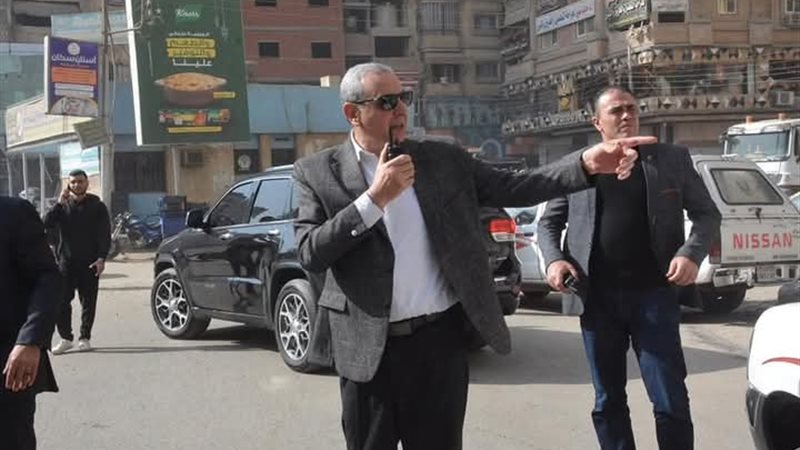 صورة المحافظ أثناء