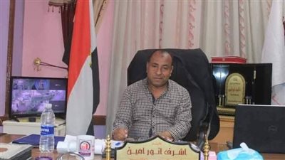 بدأت بمشادة وانتهت بطعن.. شهود عيان يكشفون تفاصيل إصابة رئيس مدينة دشنا