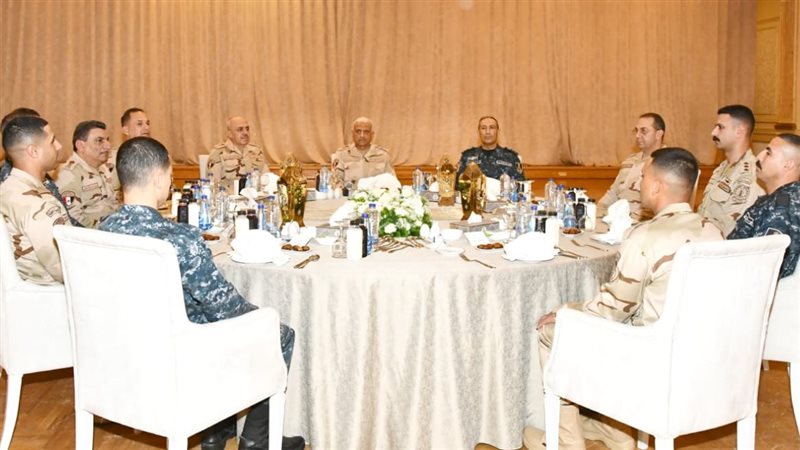 وزير الدفاع يتناول