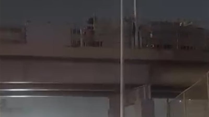 أثناء سرقة سور حديدي
