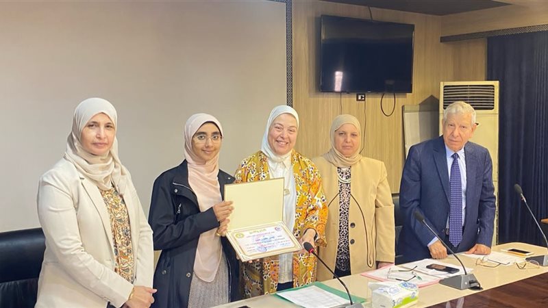 الطالبة المثالية