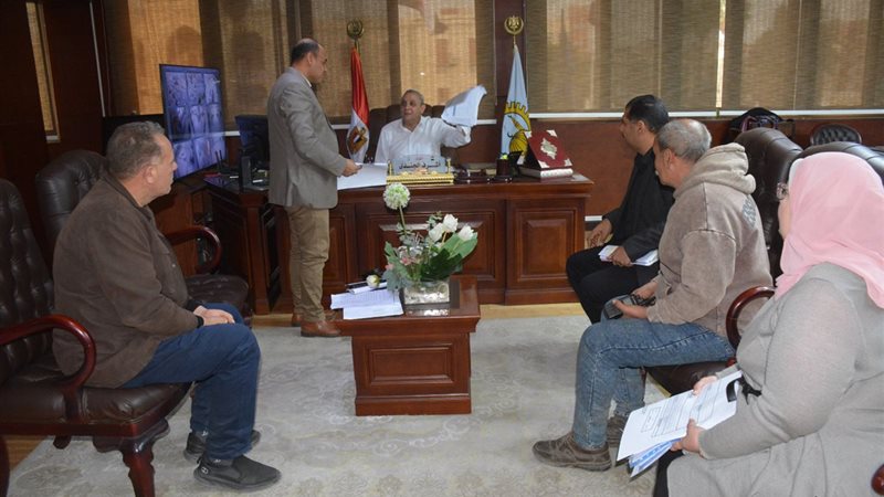 محافظ الغربية أثناء