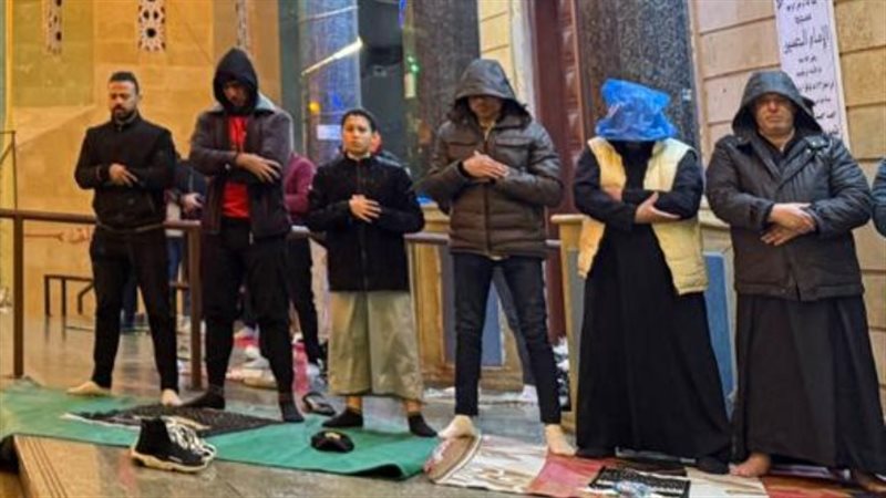 المصلين بمسجد الحسين