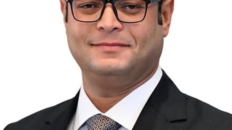 وزير الإسكان والمرافق
