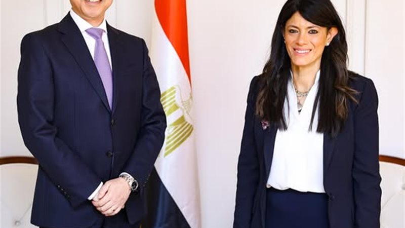 المشاط مع ممثل البنك