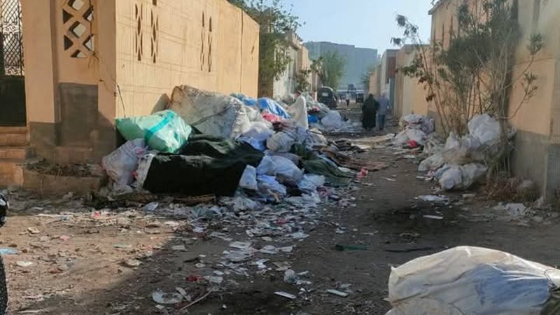 صورة القمامة تحاصر