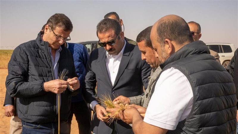 وزير الزراعة خلال