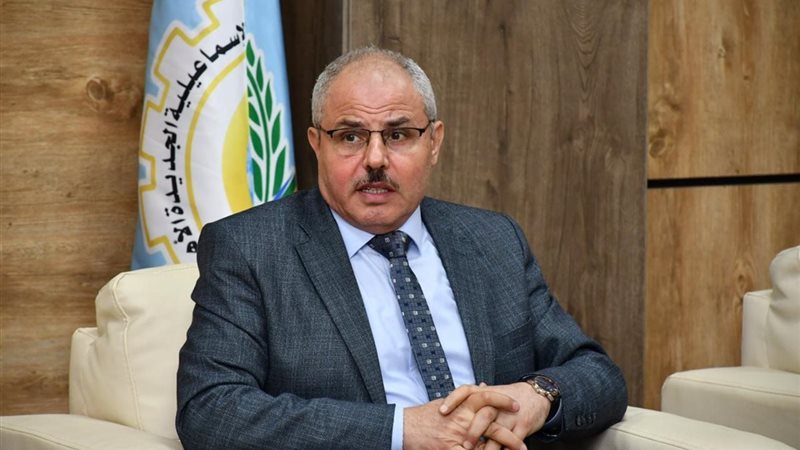 رئيس جامعة قناة السويس