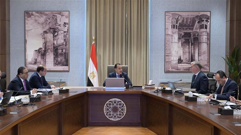 رئيس الوزراء خلال