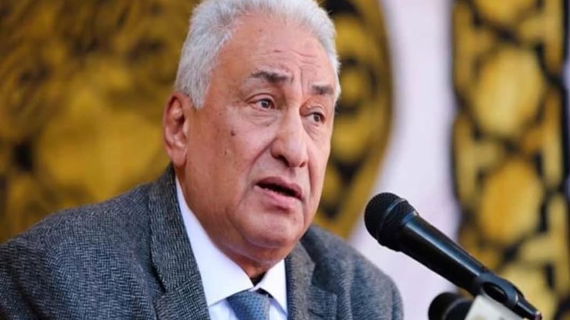 النقيب السابق لمحامين