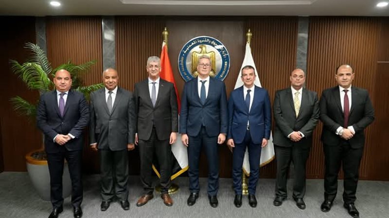 وزير البترول يشهد