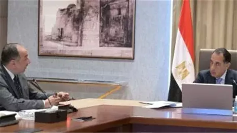 رئيس الوزراء خلال