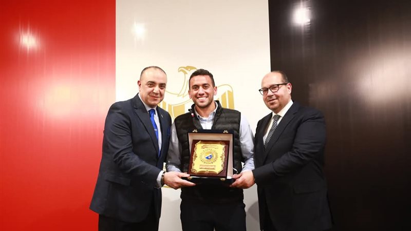 الجندي مع ياسر إدريس