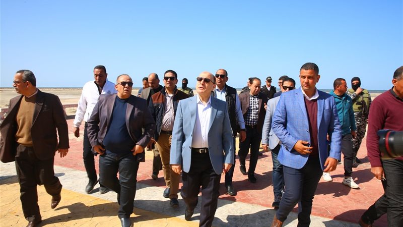صور للمحافظ خلال