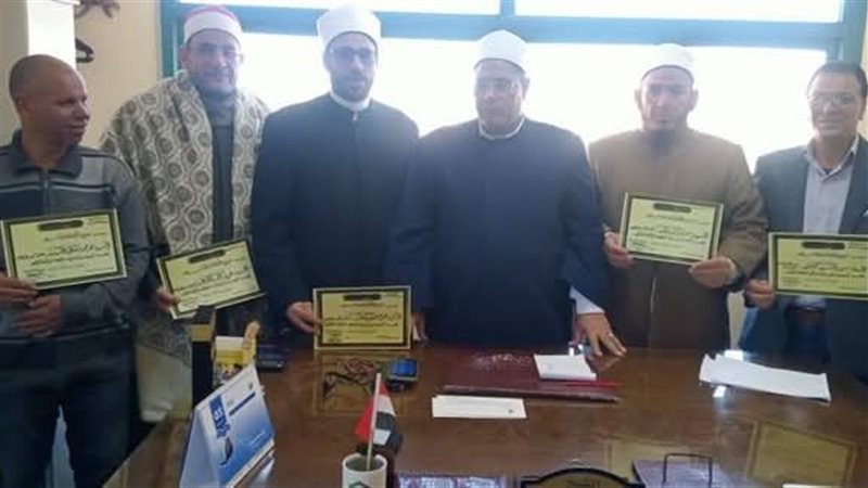 تكريم الائمة والعاملين