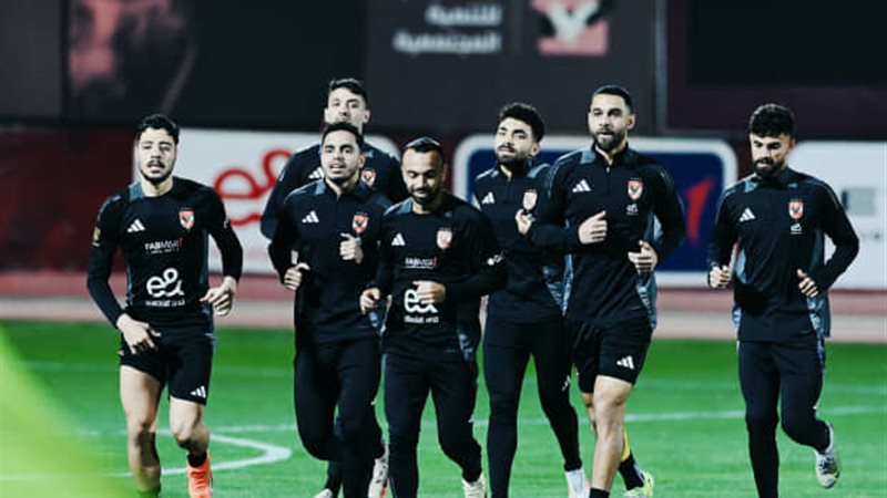 فريق كرة القدم بالنادي