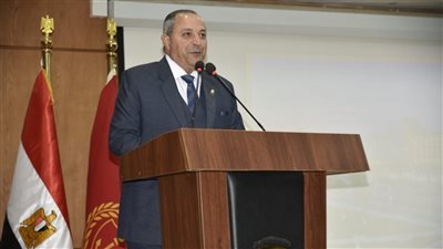محافظ بورسعيد يشدد على تكثيف أعمال النظافة وإزالة الإشغالات  خلال عيد الفطر 