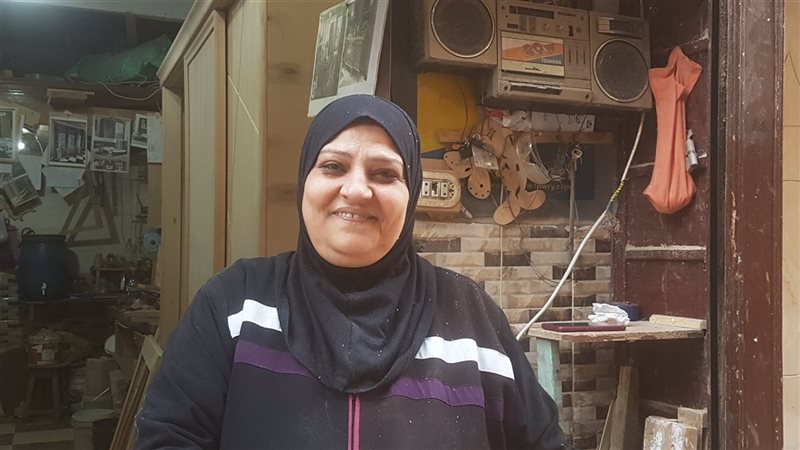 ام رحاب أول نجارة